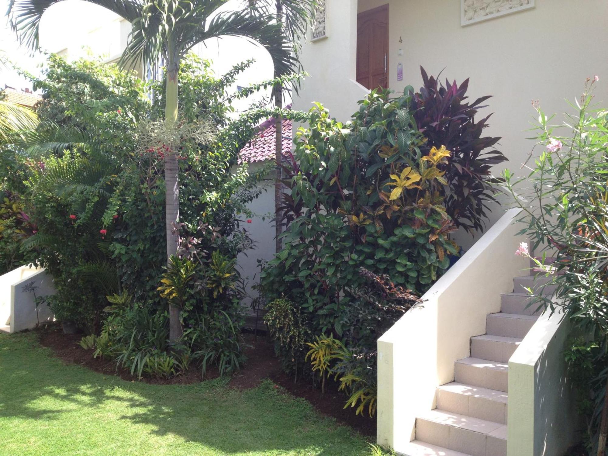 Astina Hotel Lovina  Phòng bức ảnh