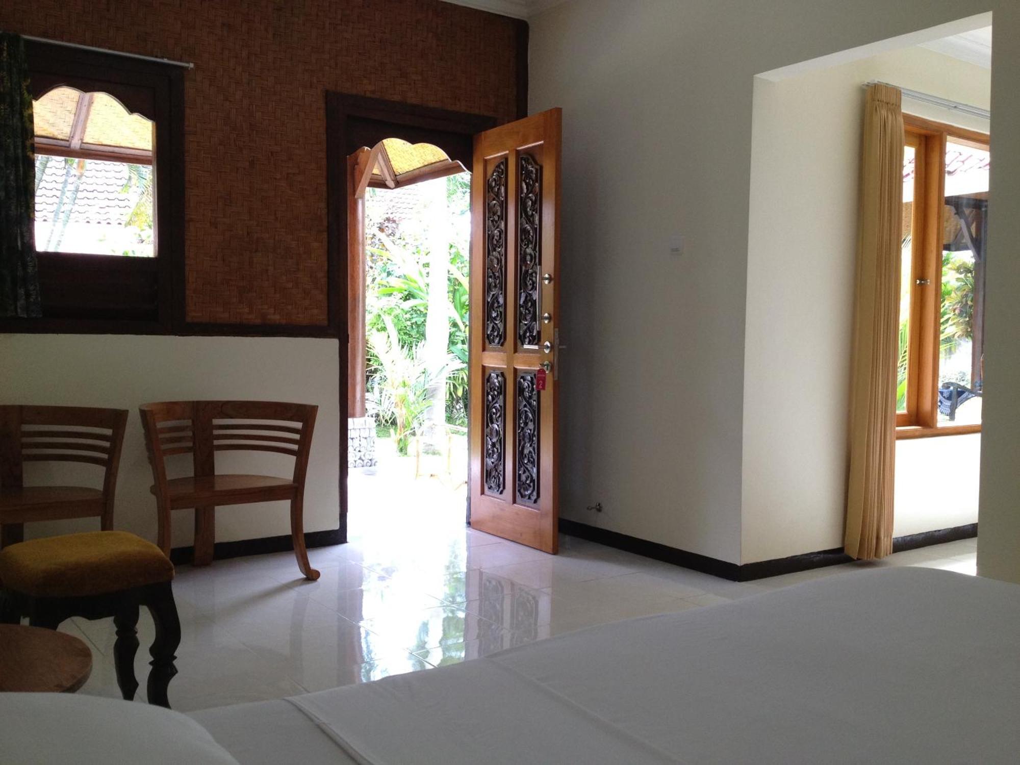 Astina Hotel Lovina  Phòng bức ảnh