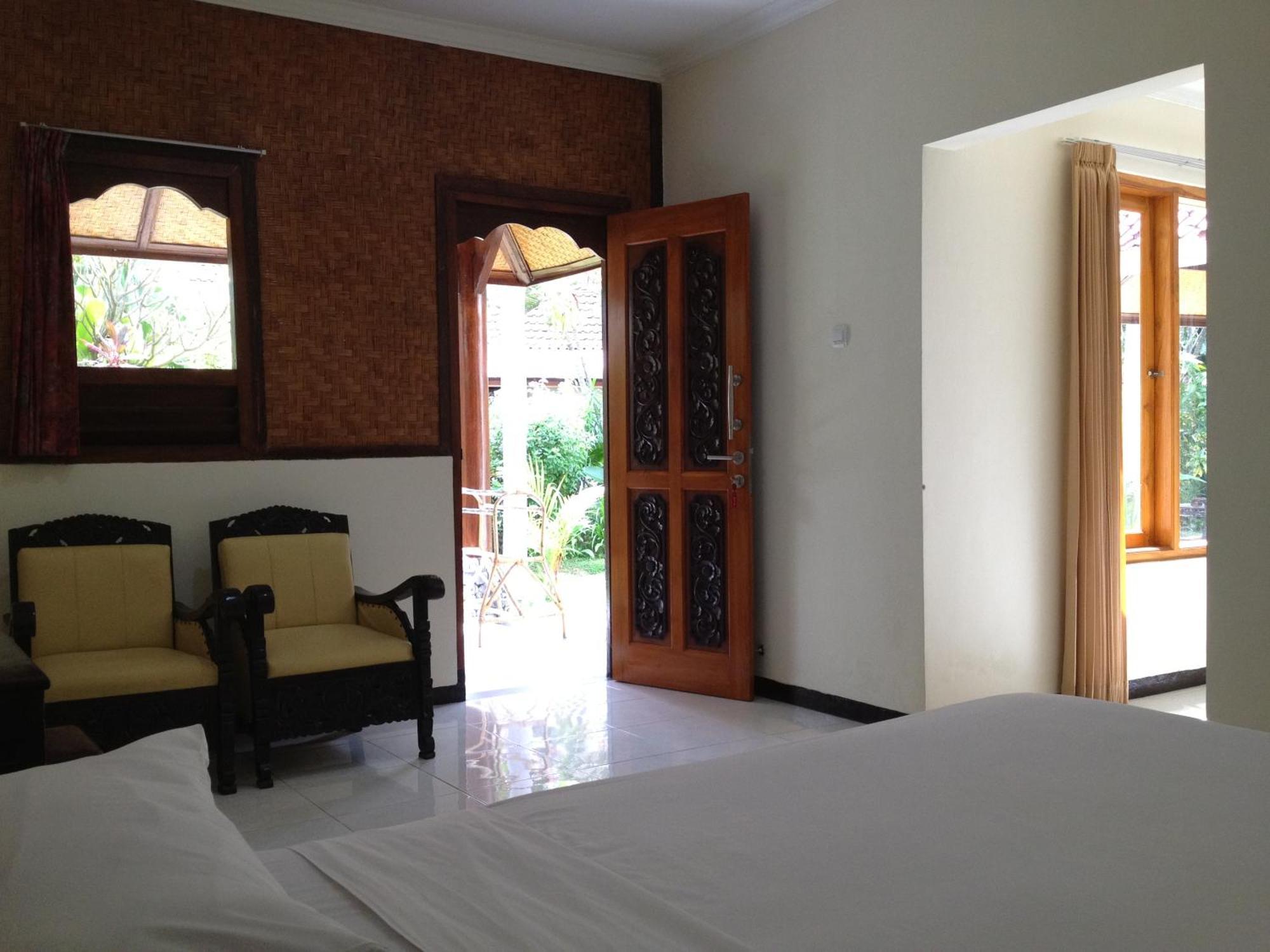 Astina Hotel Lovina  Phòng bức ảnh
